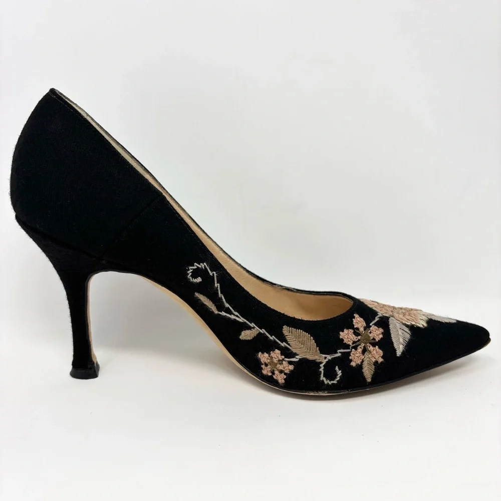 Manolo Blahnik Black Floral Embroidered Canvas Kayal Pointed Toe Pumps Size 37.5